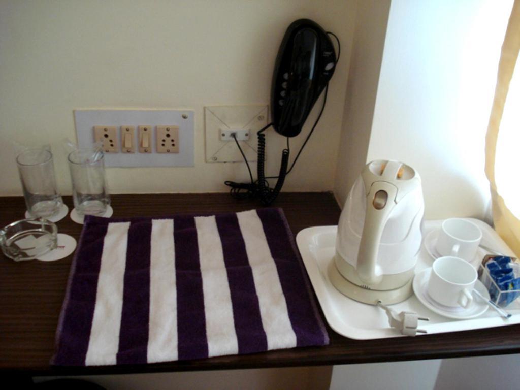Down Town Guest House Калькутта Номер фото